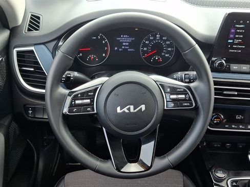 Used 2023 Kia Seltos S w/ Navigation Package AWD/4WD image 12