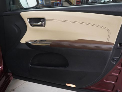 Used 2014 Toyota Avalon Limited FWD image 9