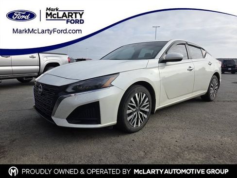Used 2023 Nissan Altima 2.5 SV AWD/4WD image 1