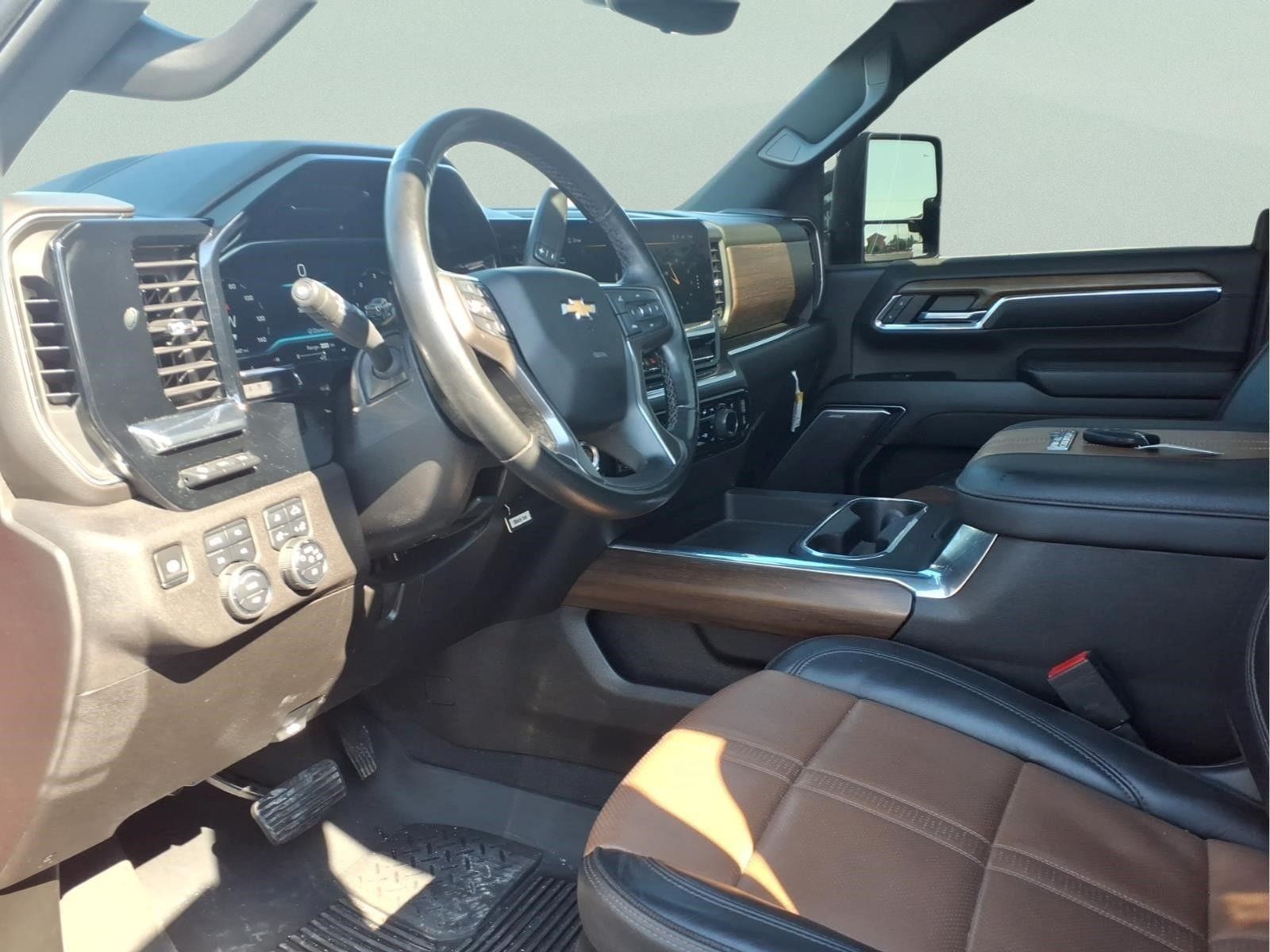 Used 2024 Chevrolet Silverado 2500 High Country w/ High Country Premium Package AWD/4WD image 26