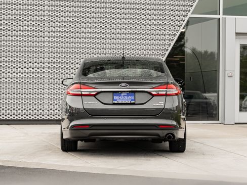 Used 2017 Ford Fusion SE w/ Equipment Group 602A FWD image 24