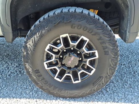 Used 2025 GMC Sierra 2500 AT4X AWD/4WD image 22