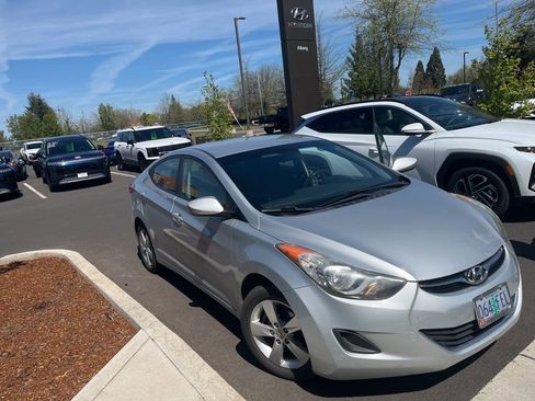 Used 2011 Hyundai Elantra GLS w/ Preferred Equipment Pkg 3 FWD image 2
