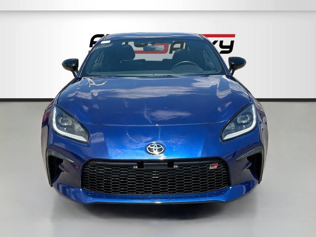 Used 2023 Toyota GR86 RWD image 2