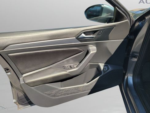 Used 2022 Volkswagen Jetta SE FWD image 6