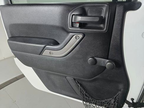 Used 2015 Jeep Wrangler Unlimited Sport image 36