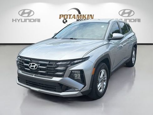 Used 2025 Hyundai Tucson SE FWD image 1