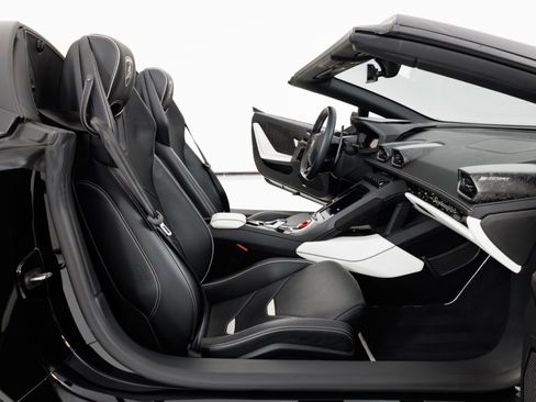 Used 2021 Lamborghini Huracan EVO RWD image 38