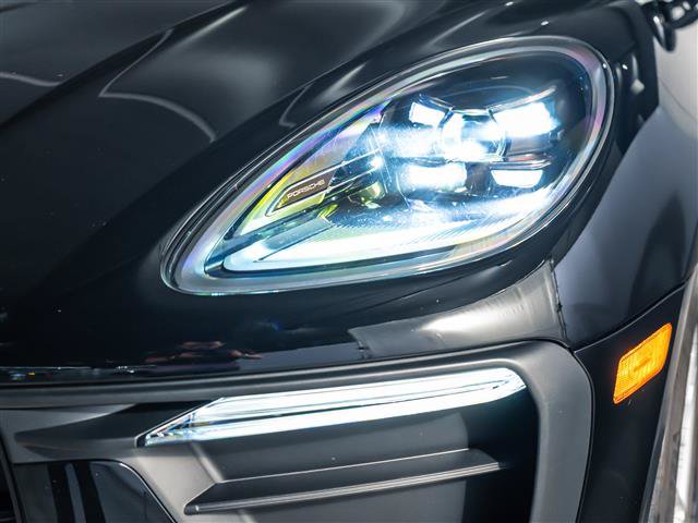 Used 2026 Porsche Macan AWD/4WD image 13