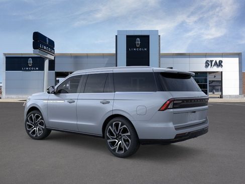 New 2026 Lincoln Navigator Reserve AWD/4WD image 4