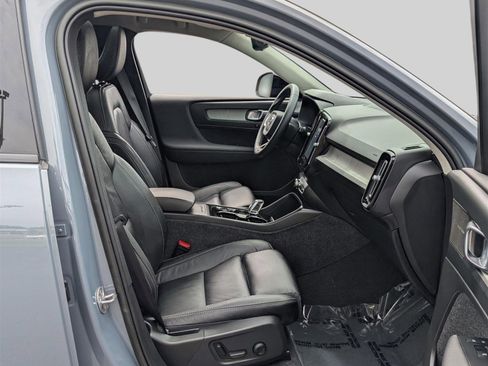 Used 2023 Volvo XC40 B5 Ultimate image 12