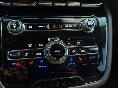 Used 2022 Lincoln Corsair FWD w/ Premium Package image 19