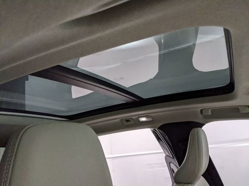 Used 2023 Volvo XC40 B5 Ultimate w/ Climate Package image 21