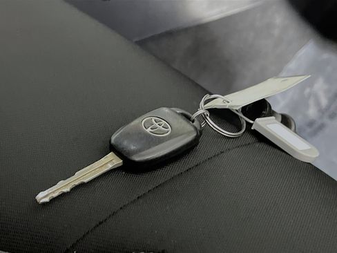 Used 2018 Toyota Tundra SR5 w/ SR5 Upgrade Package image 34