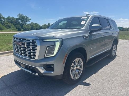 Used 2025 GMC Yukon Denali AWD/4WD image 3