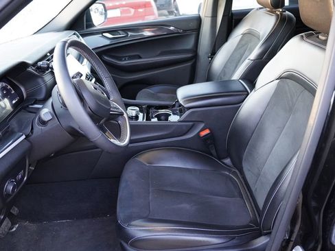 Certified 2023 Jeep Grand Cherokee Altitude image 4