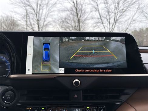 Used 2025 Toyota Crown Signia w/ Advanced Technology Package image 17