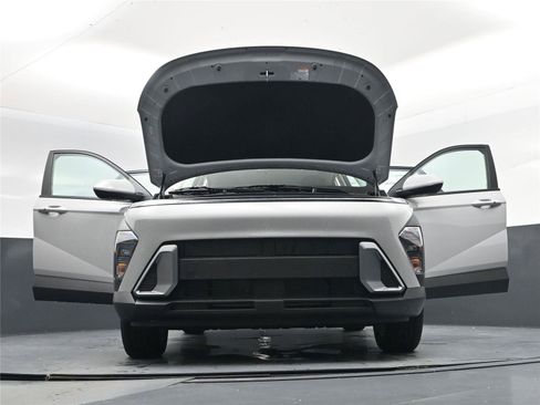 New 2026 Hyundai Kona SE image 22