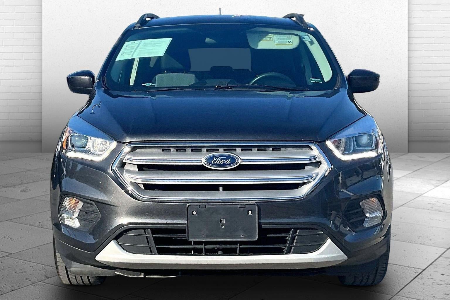 Used 2017 Ford Escape SE w/ Equipment Group 201A AWD/4WD image 2