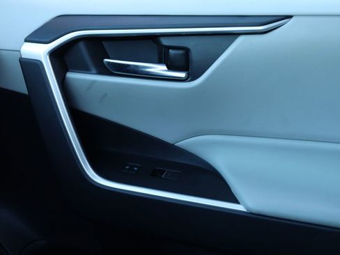 Used 2022 Toyota RAV4 XLE w/ Convenience Package image 19