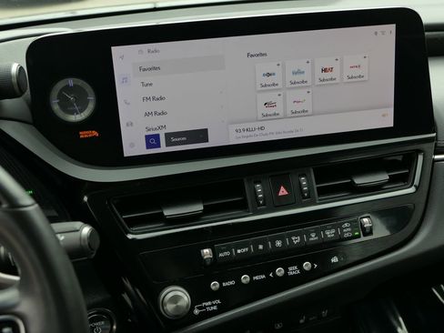 Used 2024 Lexus ES 300h w/ Accessory Package (Z2) image 20