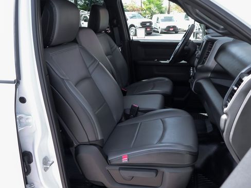 Used 2024 RAM 2500 Tradesman w/ Chrome Appearance Group image 39