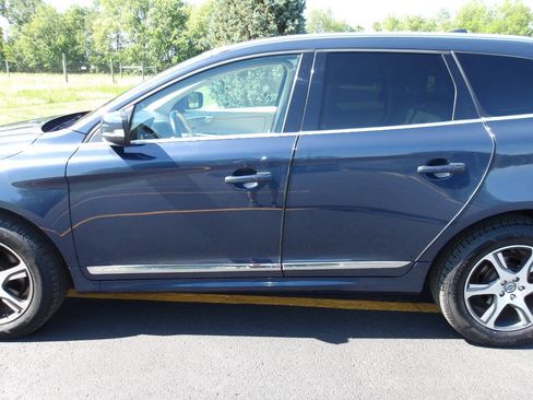 Used 2015 Volvo XC60 T6 w/ Proximity Package AWD/4WD image 35
