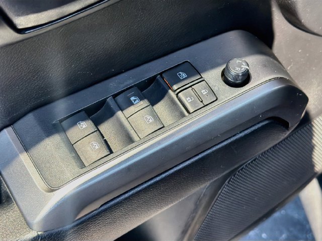 Used 2021 Toyota Tacoma SR5 RWD image 17