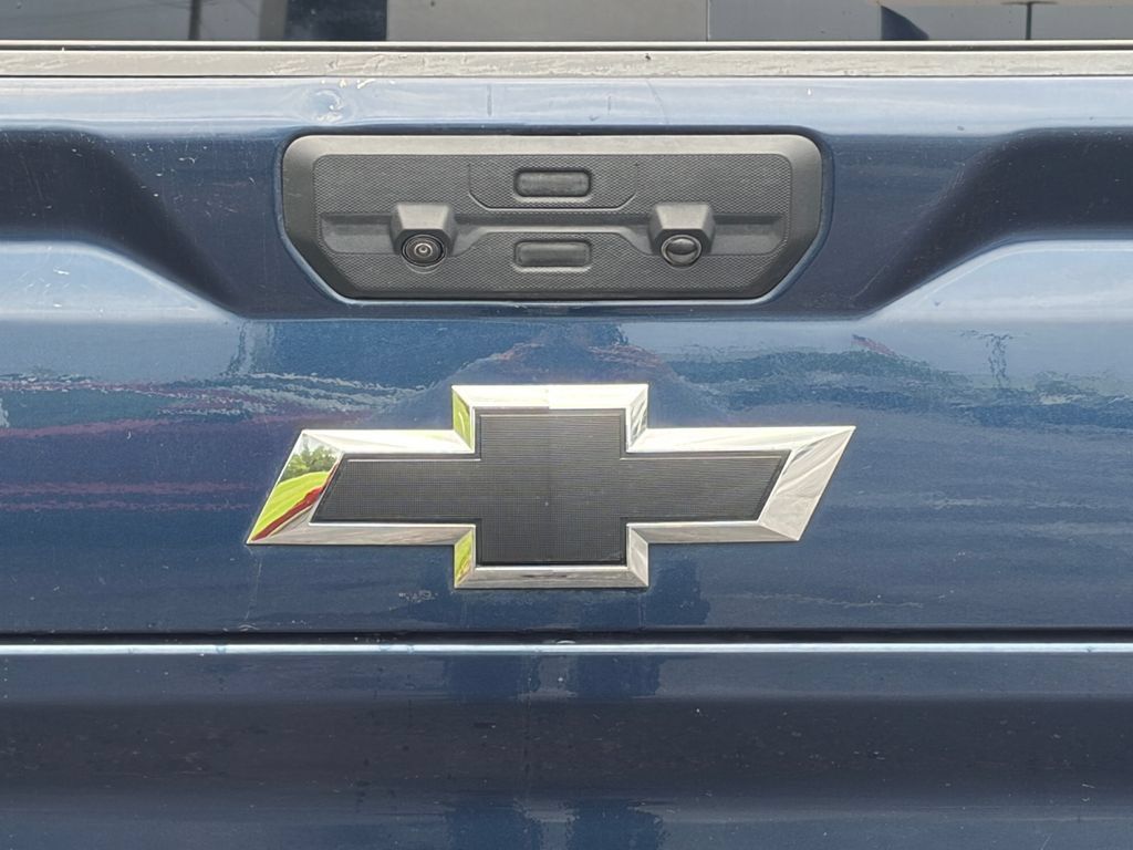 Used 2023 Chevrolet Silverado 2500 High Country w/ Safety Package II AWD/4WD image 9