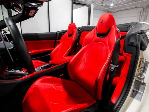 Used 2020 Ferrari Portofino RWD image 38