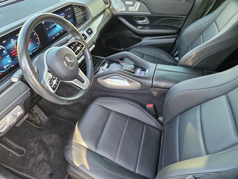 Used 2021 Mercedes-Benz GLS 450 4MATIC image 2