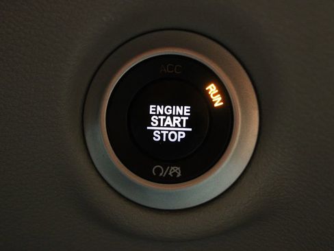 Used 2023 Chrysler Pacifica Touring-L image 23