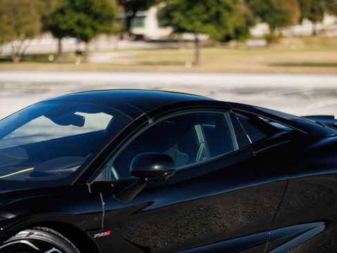 Used 2024 McLaren 750S Spider Ceramic Brakes Front Li image 16