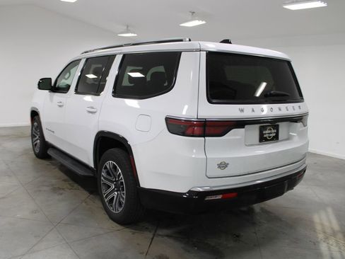 Used 2024 Jeep Wagoneer Series II image 7
