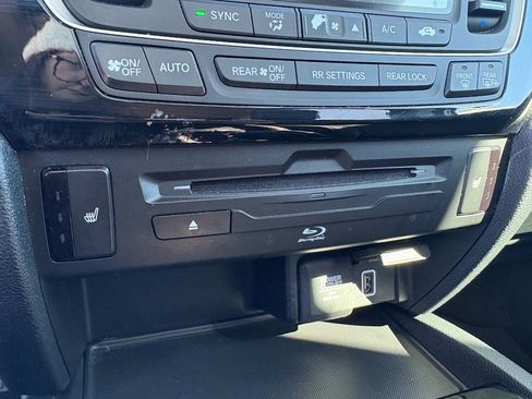 Used 2021 Honda Pilot Touring image 26