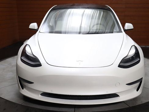 Used 2022 Tesla Model 3 image 2