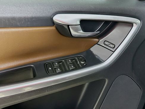 Used 2016 Volvo XC60 T5 Premier w/ Proximity Package image 21