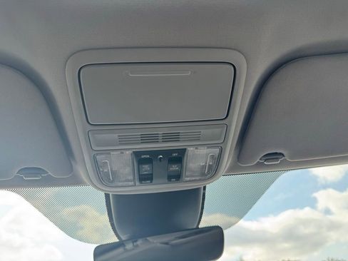 Used 2023 Honda Odyssey EX-L image 19