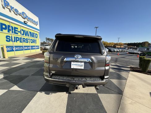 Used 2017 Toyota 4Runner Limited image 9