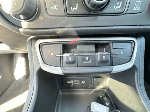 Used 2023 GMC Terrain SLE w/ Driver Convenience Package image 15