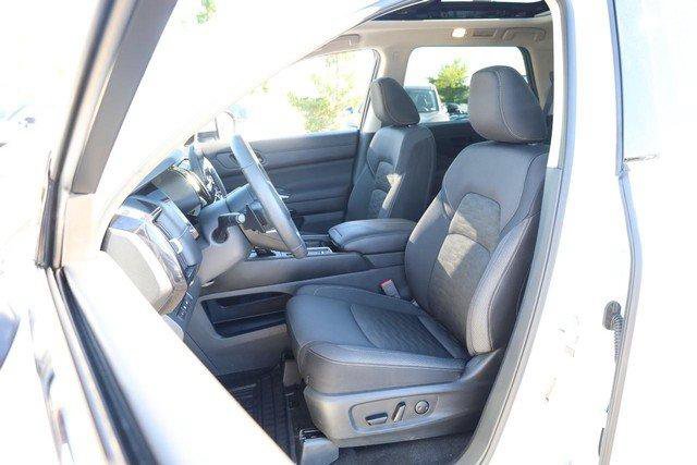 Certified 2025 Nissan Pathfinder SV w/ SV Premium Package FWD image 8