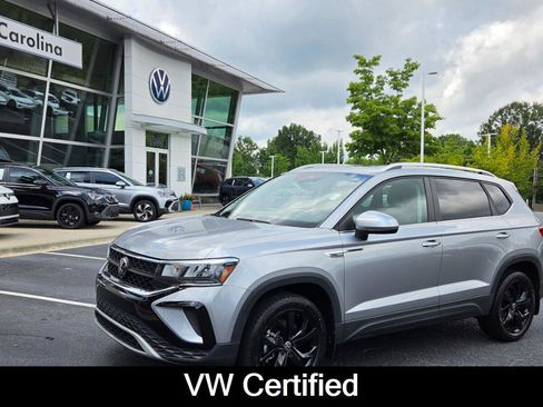 Certified 2023 Volkswagen Taos SE w/ Panoramic Sunroof Package FWD image 1