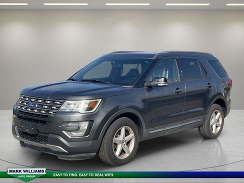 Used 2016 Ford Explorer XLT w/ Equipment Group 202A AWD/4WD image 2