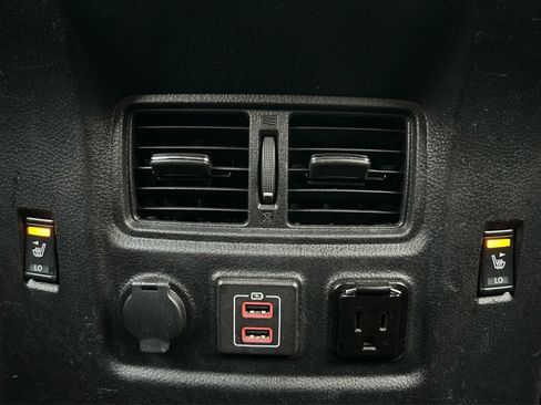 Used 2019 Nissan Titan Platinum Reserve image 39