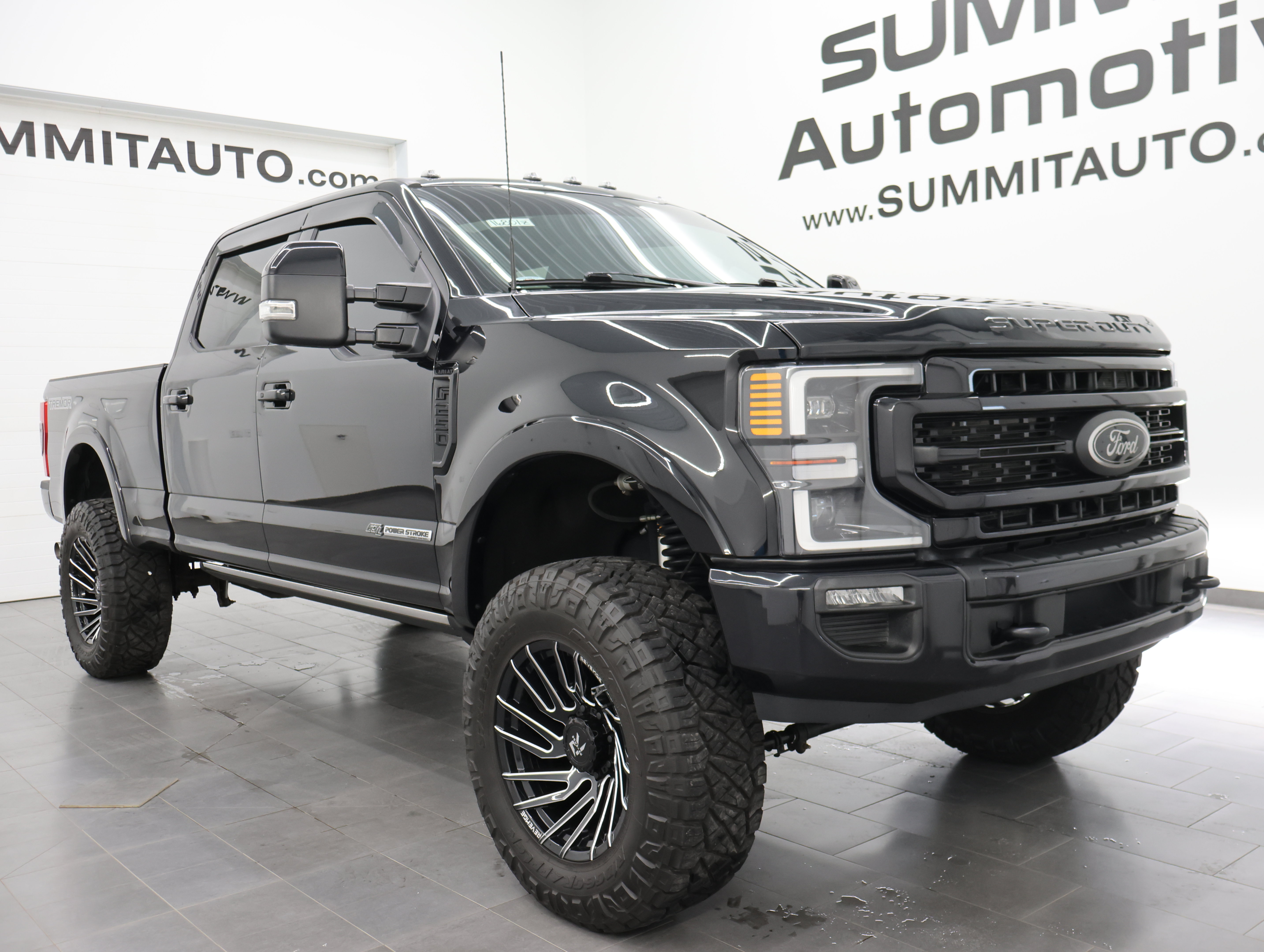 Used 2022 Ford F250 Lariat w/ Tremor Off-Road Package AWD/4WD image 2