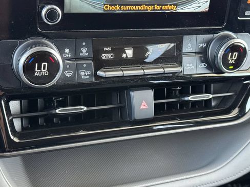 Used 2023 Toyota Highlander L FWD image 25