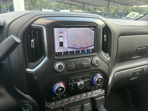 Used 2023 GMC Sierra 2500 AT4 w/ AT4 Preferred Package AWD/4WD image 11