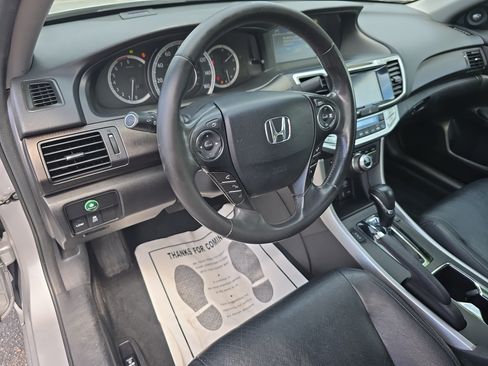 Used 2015 Honda Accord Touring image 15