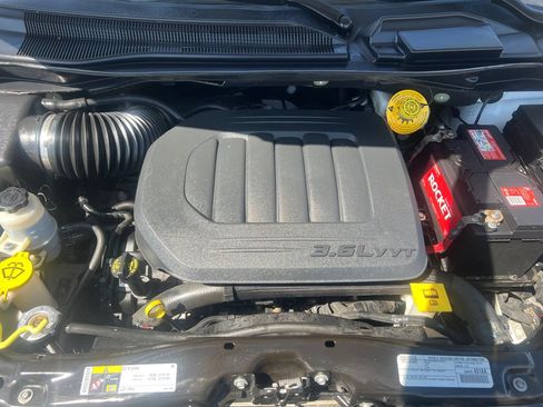 Used 2020 Dodge Grand Caravan SE FWD image 21