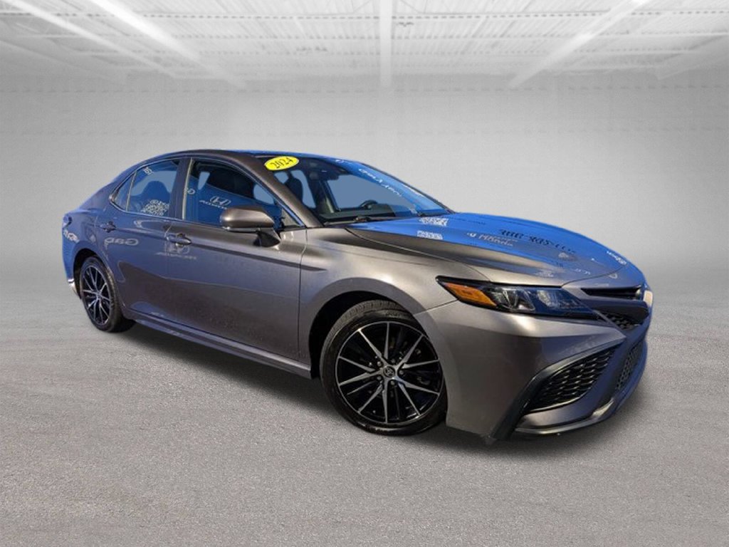 Used 2024 Toyota Camry SE FWD image 3